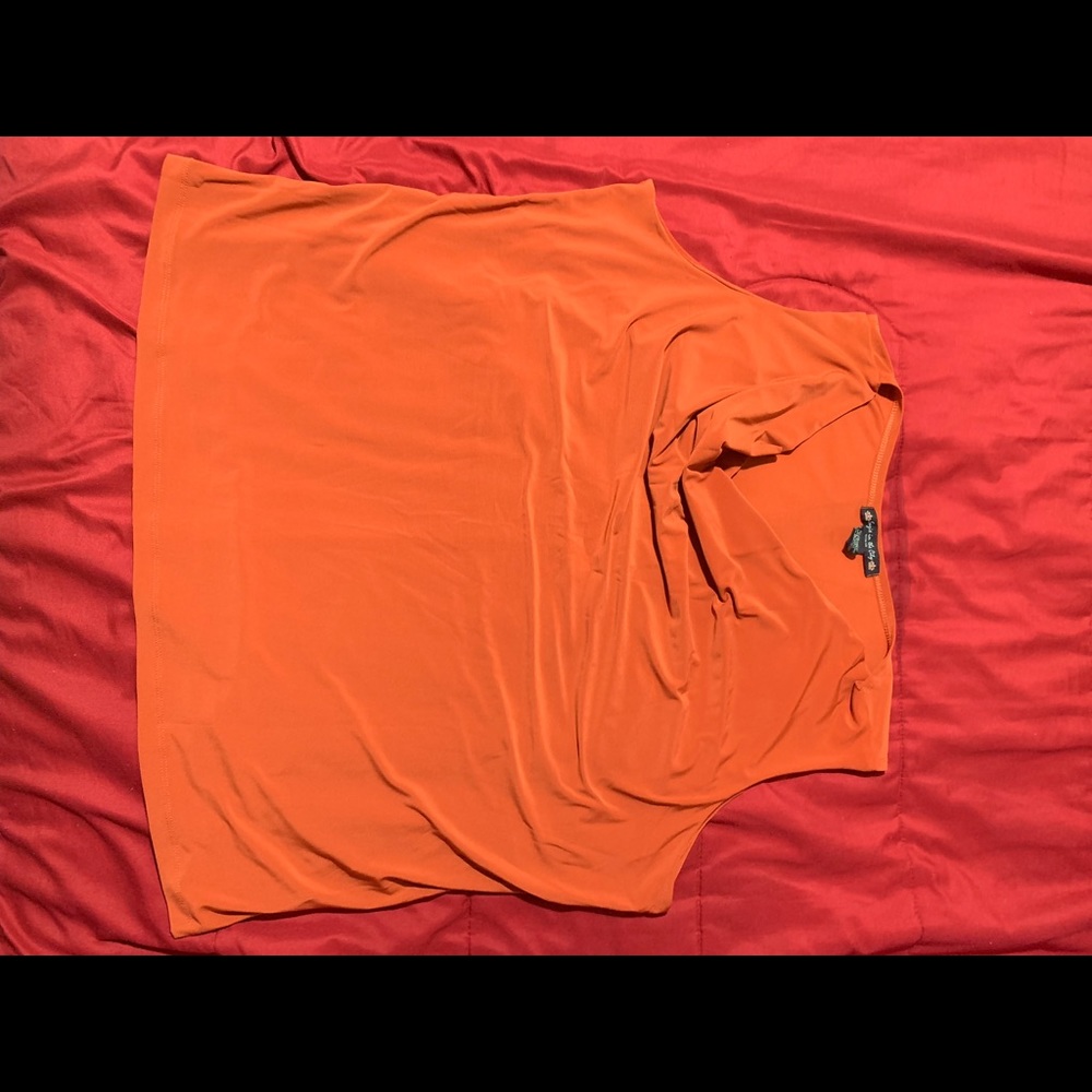 Ruffle neck